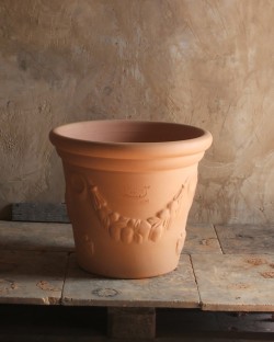 Pottery Rinceaux