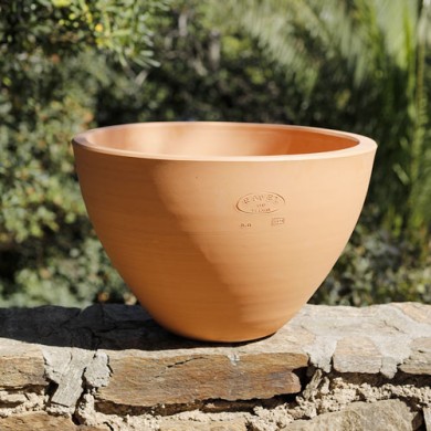 Choosing an enameled pot or a natural clay one?